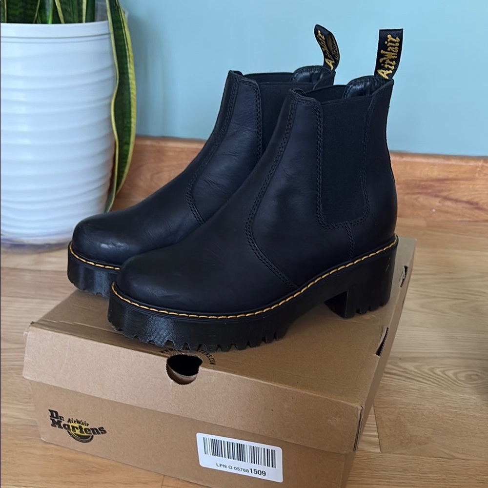 Dr. Martens Black Rometty boots